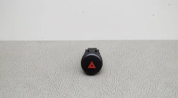 Nissan Juke I F15 Hazard light switch S31471