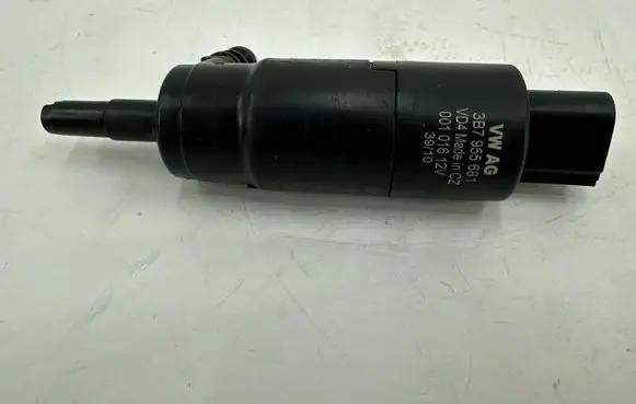 Volkswagen Touareg II Headlight washer pump 3B7955681