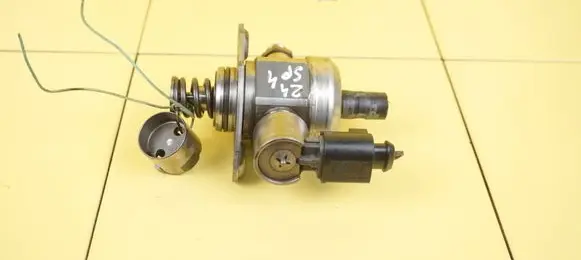 Audi A4 S4 B8 8K Fuel injection high pressure pump 06H127025Q 24SP4