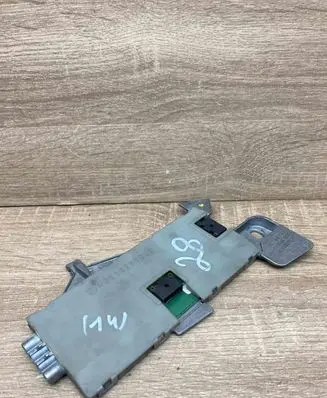 Mercedes-Benz E W211 Aerial antenna amplifier A2118271042