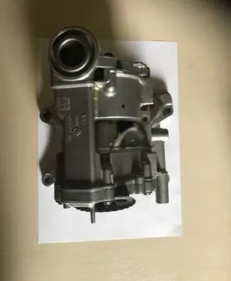 BMW 2 F22 F23 Oil pump 8631810 0258110