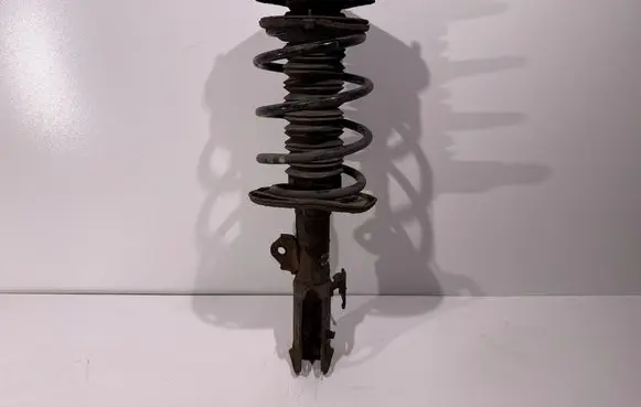 Toyota Auris E180 Front shock absorber/damper