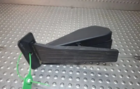 BMW 1 E81 E87 Accelerator throttle pedal S26372263 6853176