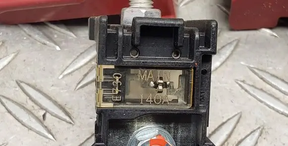 Toyota Auris E180 Battery relay fuse 