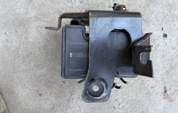 Suzuki Swift I ABS Pump 62J0BE2WD