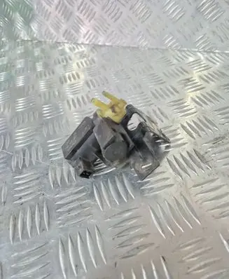 Opel Insignia A Turbo solenoid valve 55575611
