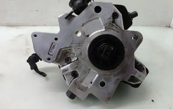 KIA Carens I Fuel injection high pressure pump 0445010121