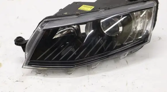 Skoda Octavia Mk3 (5E) Headlight/headlamp 5E1941015B
