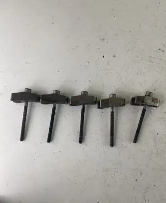 Jeep Grand Cherokee (WJ) Fuel Injector clamp holder 