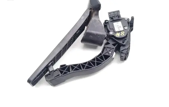 Hyundai Santa Fe Accelerator throttle pedal