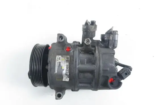 Volkswagen Touran I Air conditioning (A/C) compressor (pump) 1K0820808D