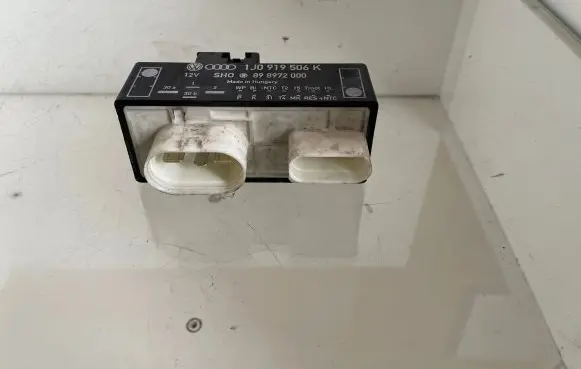 Volkswagen Bora Coolant fan relay 1J0919506 898972000
