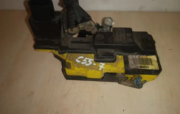 Volvo XC90 Rear door lock 8650553 C557
