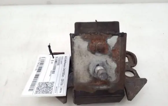 Nissan Navara Engine mount bracket 11220EB300