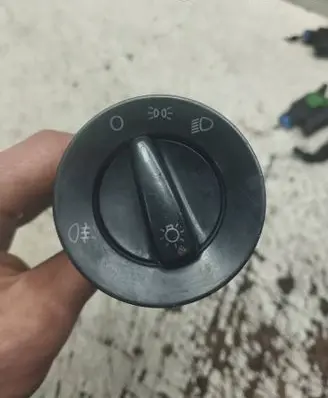 Volkswagen Golf IV Light switch 1C0941531