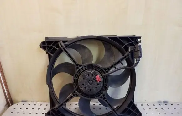 Hyundai Santa Fe Radiator cooling fan shroud F00S3A2179 2538626200 4569631
