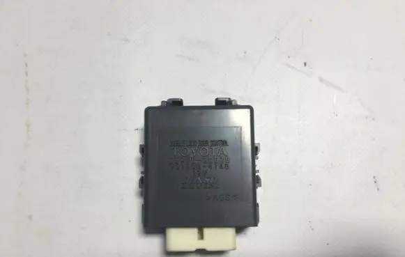 Toyota Avensis T270 Door central lock control unit/module 85970-20020