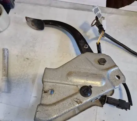 Opel Vivaro Brake pedal 93852424 8200320520