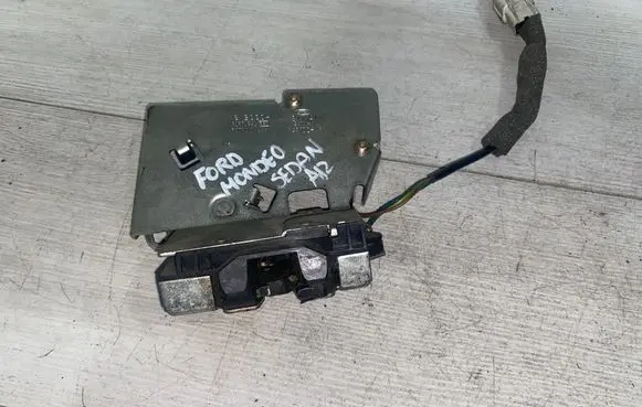 Ford Mondeo Mk III Tailgate boot lock/latch motor F00P2ED429 7546-69-1