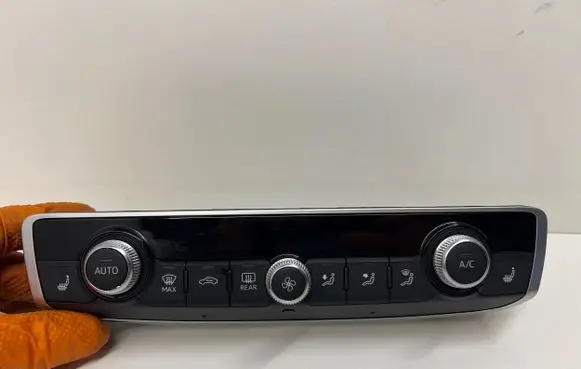Audi A3 S3 8V Climate control unit 8V0820043