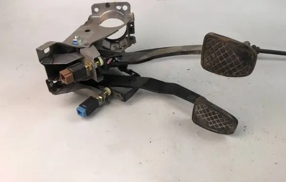 Subaru Impreza II Pedal assembly 