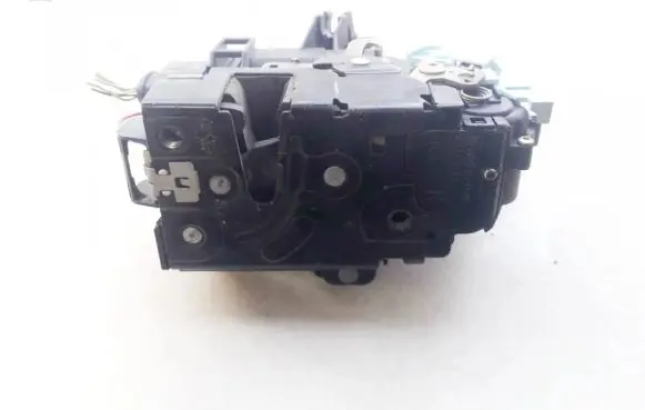 Skoda Octavia Mk2 (1Z) Front door lock