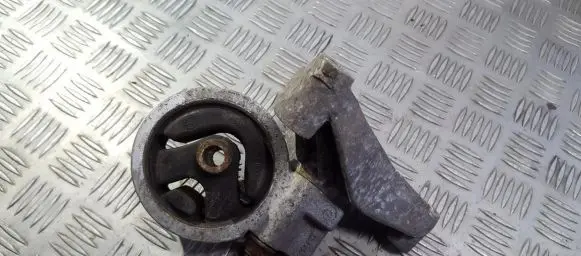 Volvo S40, V40 Engine mount bracket MR222150