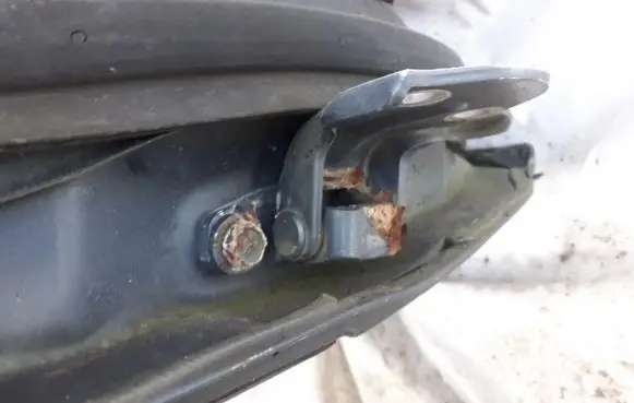 Mitsubishi Galant Eterna Rear door lower hinge