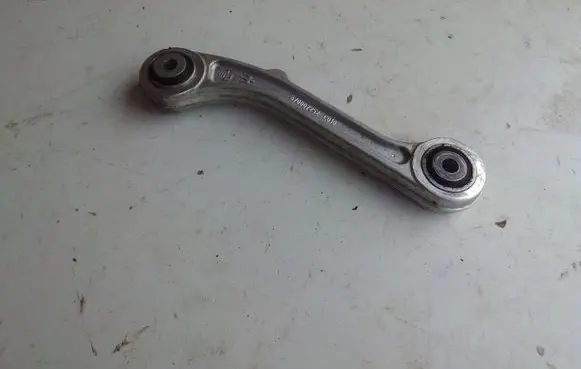 Maserati Ghibli Rear upper control arm/wishbone 670007252