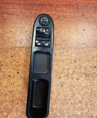 Peugeot 207 Quarter vent window switch 