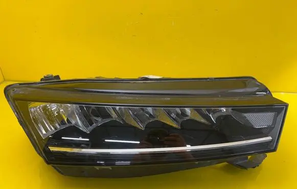 Skoda Octavia 985 Headlight/headlamp 5E4941016