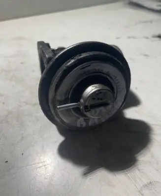 BMW 5 E39 Engine shut-off valve 
