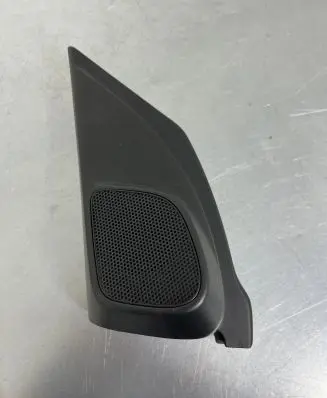 Front door high frequency speaker