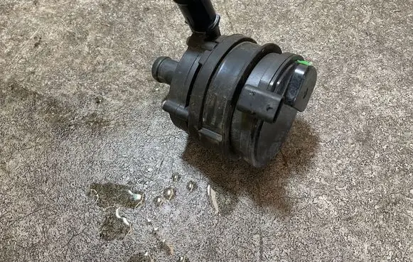 Volvo XC40 Electric auxiliary coolant/water pump 32238225 P92238225