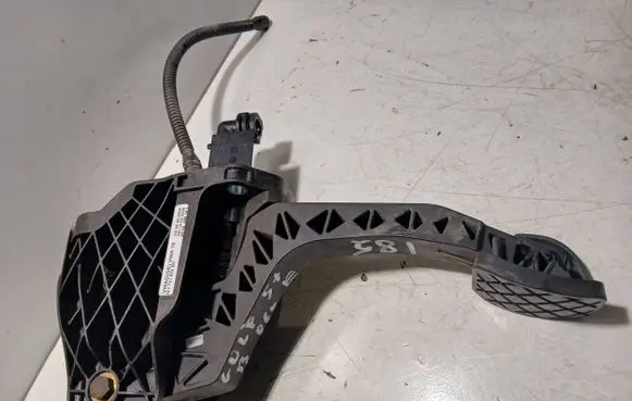 Volkswagen Golf Plus Clutch pedal 1K1721059BS