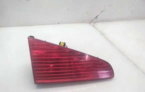 Peugeot 607 Tailgate rear/tail lights