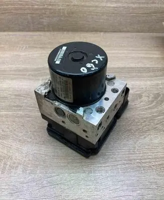 Volvo V70 ABS Pump 30681619 P30681619