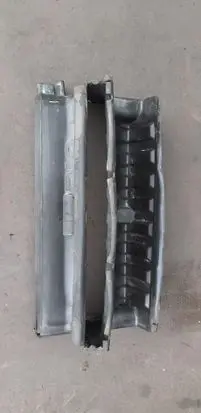 Land Rover Discovery 3 - LR3 Radiator trim DXJ500082