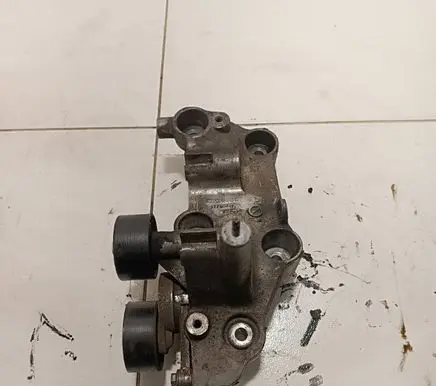 Renault Master III Generator/alternator bracket 117102273r