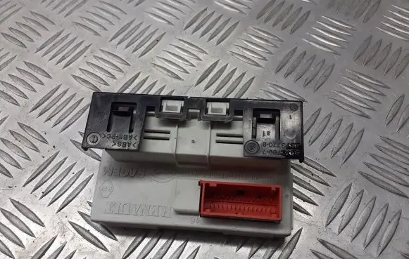 Renault Megane II Speedometer control unit/module 8200107839