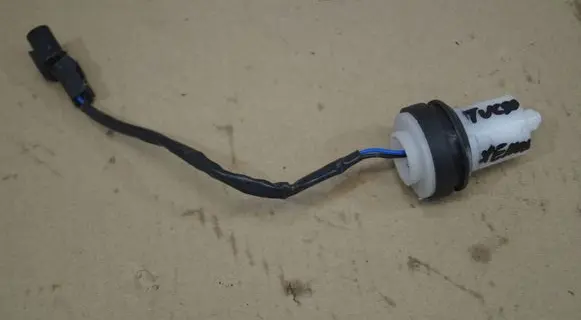 Hyundai Tucson TL Windshield washer fluid level sensor 