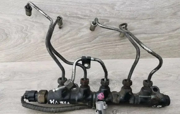 Toyota Previa (XR30, XR40) II Fuel distributor 