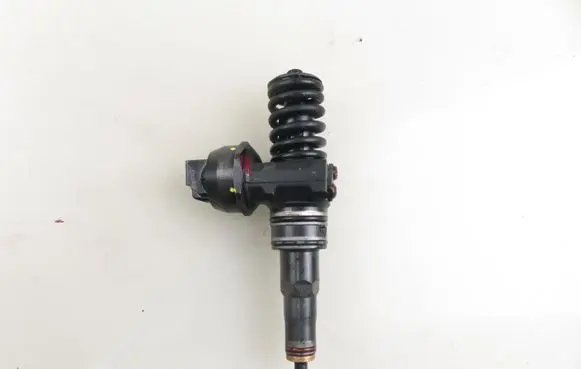 Volkswagen PASSAT B5.5 Fuel injector 0414720037 038130073AJ