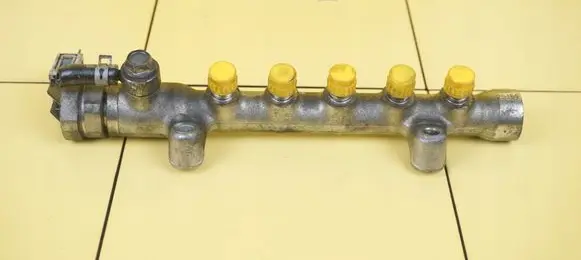 Mazda 6 Fuel line pipe SH01