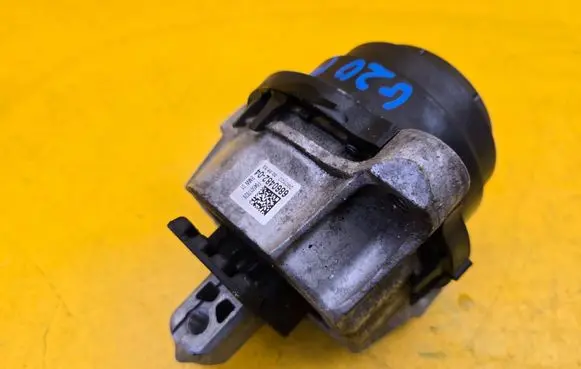 BMW 3 G20 G21 Engine mount bracket 6860482