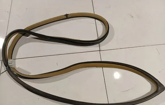 Honda CR-V Rubber seal front coupe door
