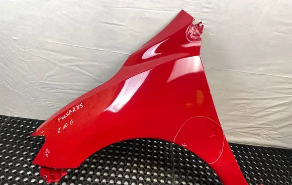 Nissan Pulsar Fender