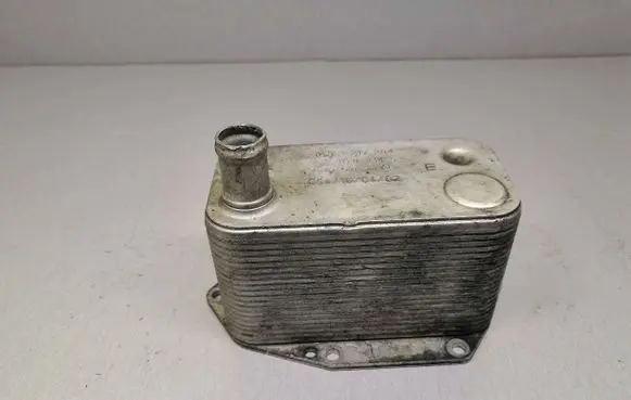 BMW 5 E39 Engine oil radiator 8792145 47006 2247204