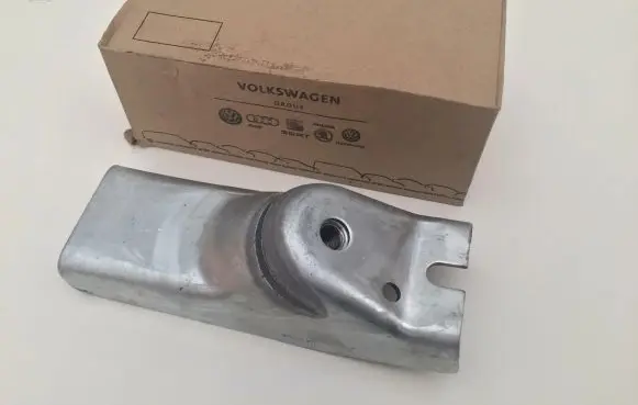 Audi A3 S3 8P Fender mounting bracket 1K0804055A