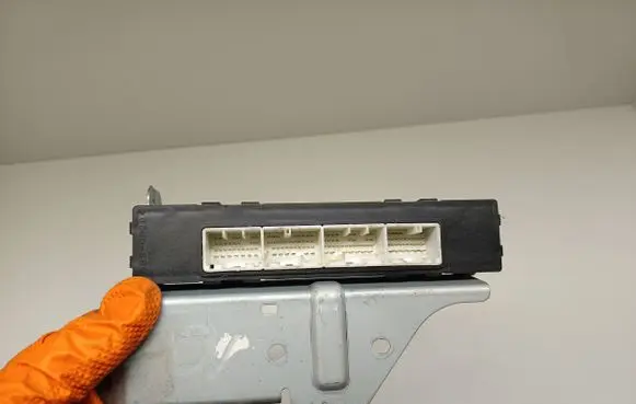 Subaru Outback Alarm control unit/module 88281AJ50A X1T23076H 97RI010653